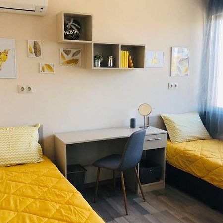 Lovely 3-Bedroom Apartment For 7 Ppl At The Centre Varna Exterior photo