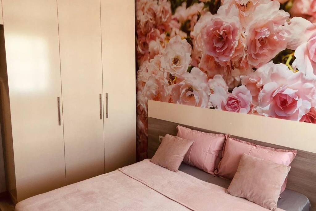 Lovely 3-Bedroom Apartment For 7 Ppl At The Centre Varna Exterior photo